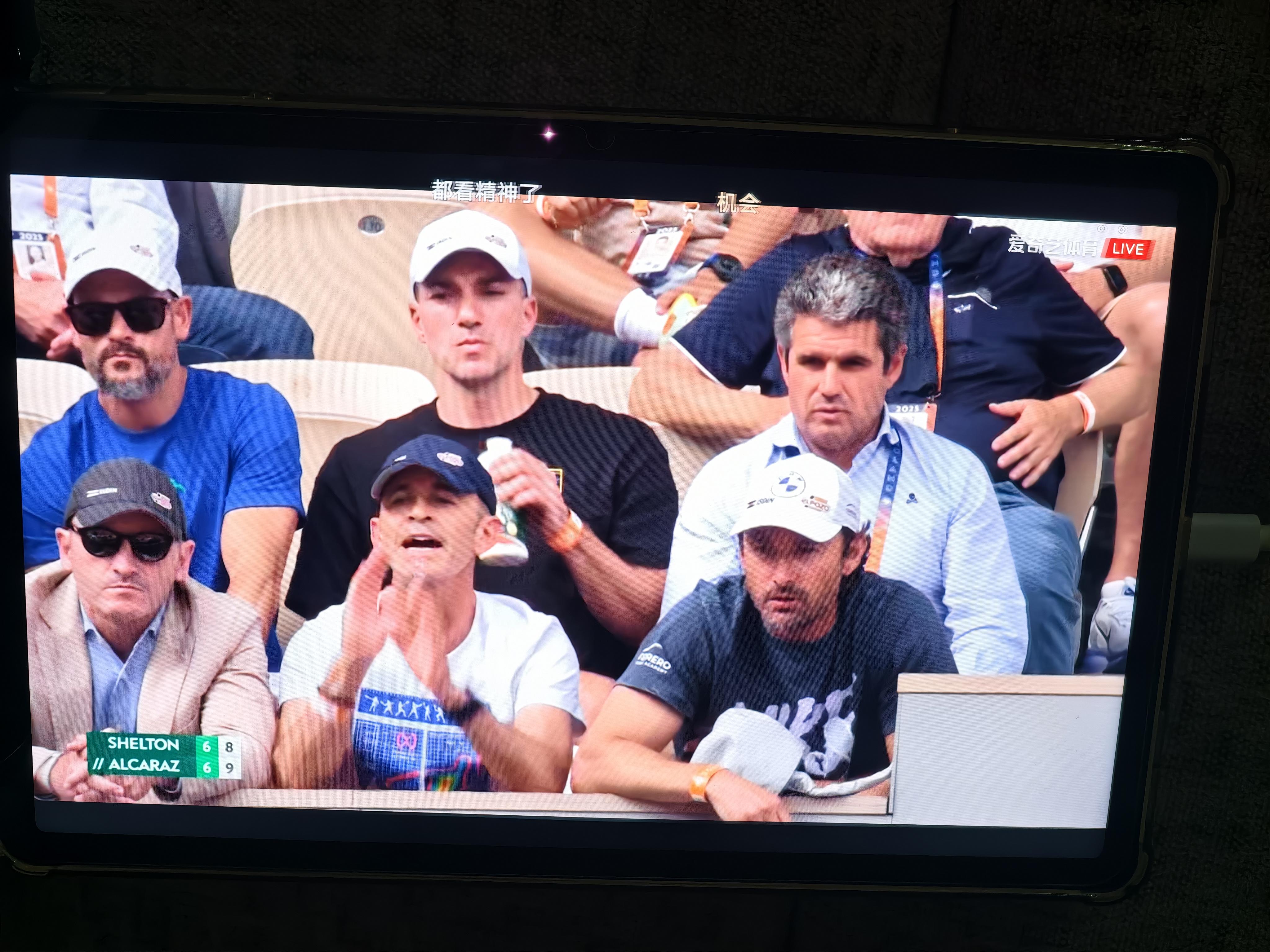 爱游戏娱乐-法网绝杀联合杯，阿尔卡拉斯统治全场