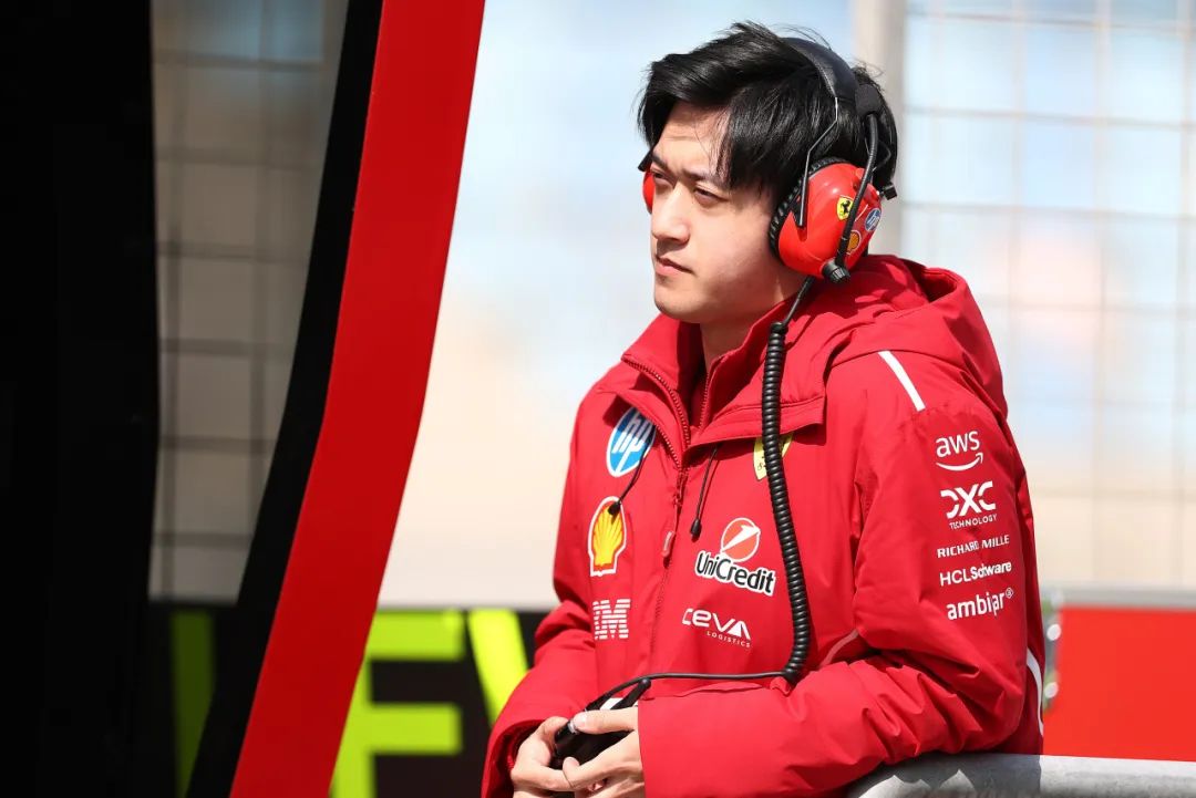 梅赛德斯翻盘雷诺车队，周冠宇点燃赛场