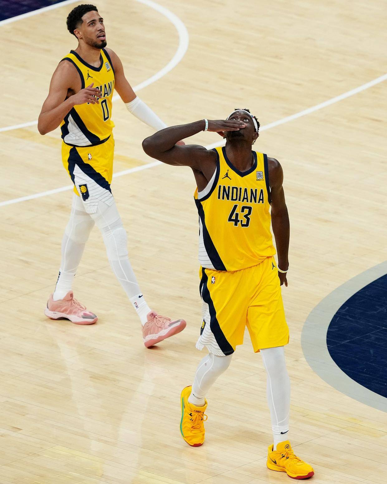 鹈鹕轻取76人，西亚卡姆高光表现