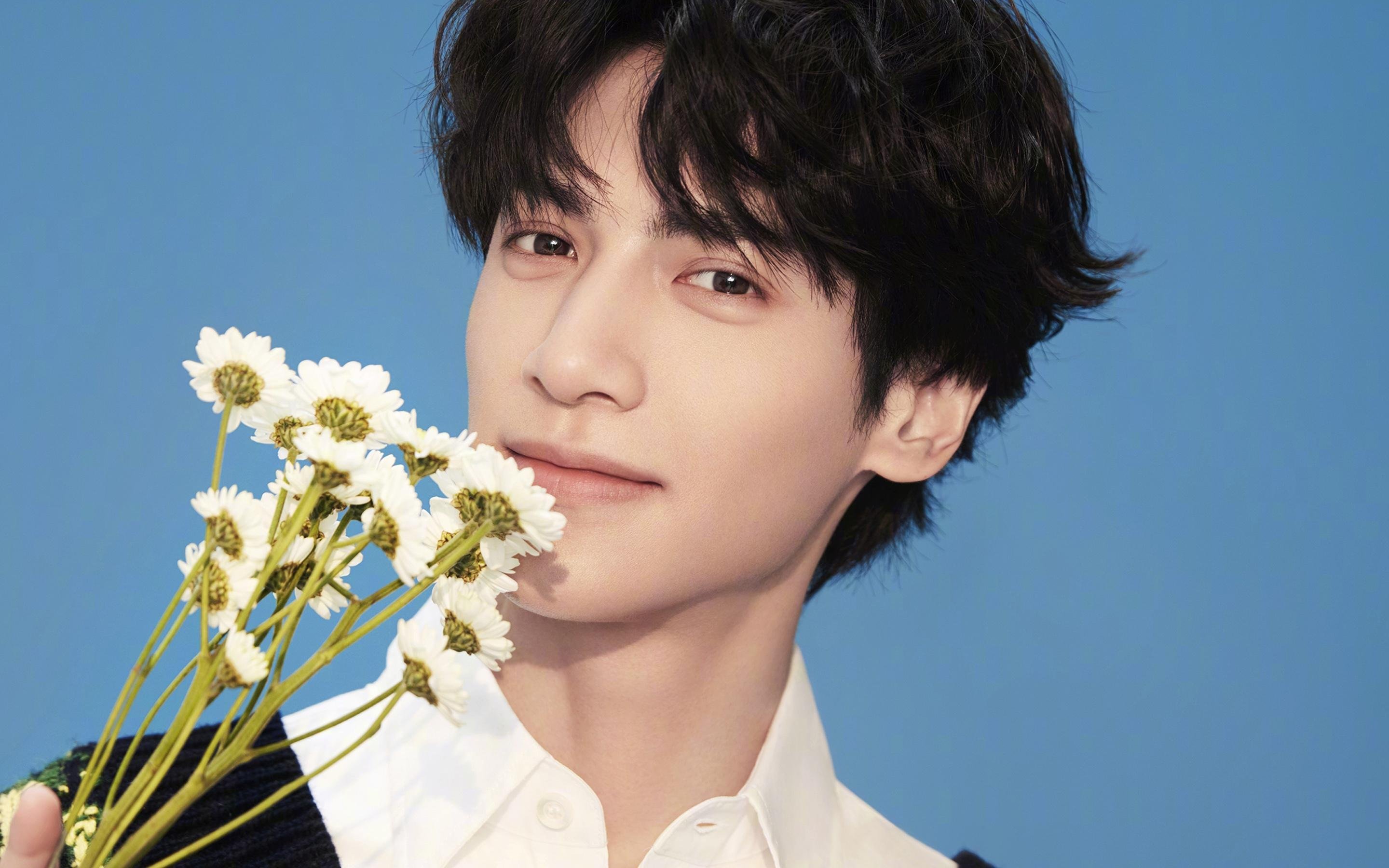 统治时刻，英格兰足球横扫卡塔尔与库尔图瓦的抢七式传奇