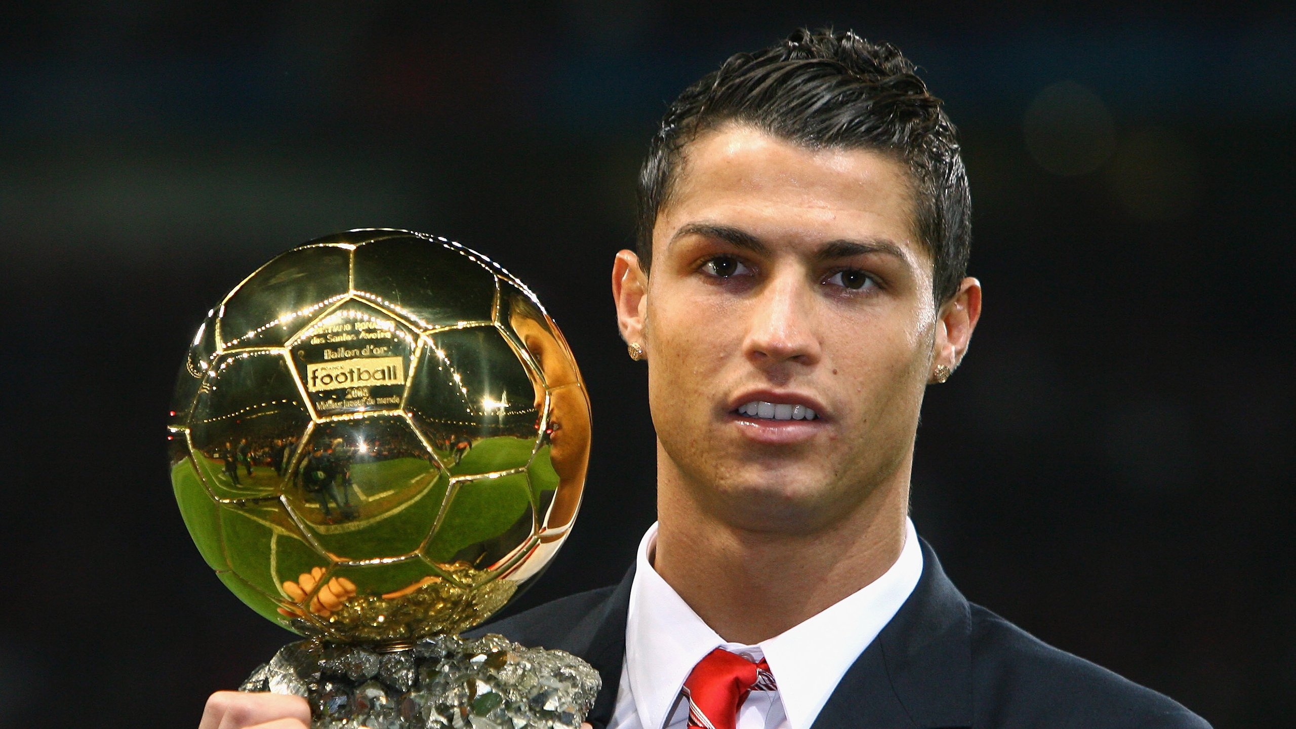 爱游戏官网-决胜基辅，一粒足球如何成为两个破碎民族的止痛剂