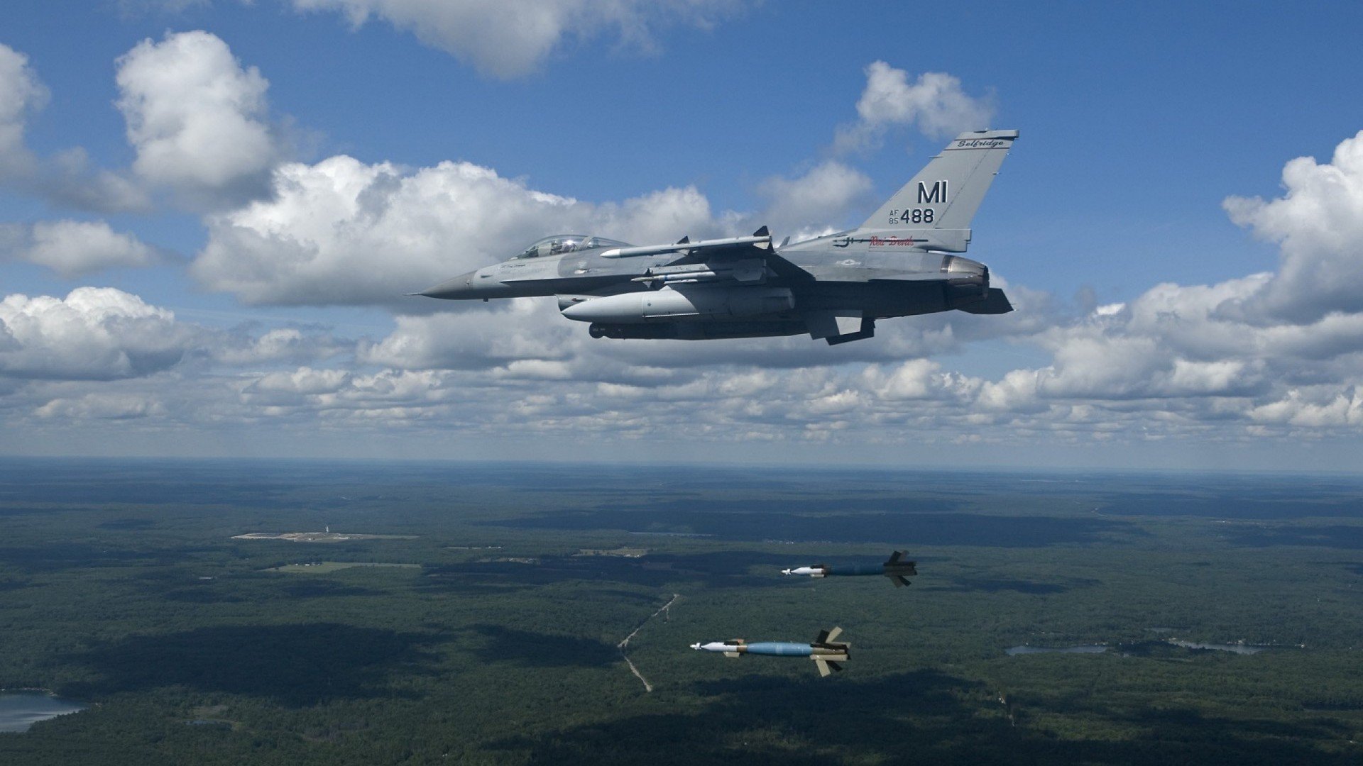 铁幕降临!布克化身防守铁闸,热火主场速胜篮网显冠军底蕴