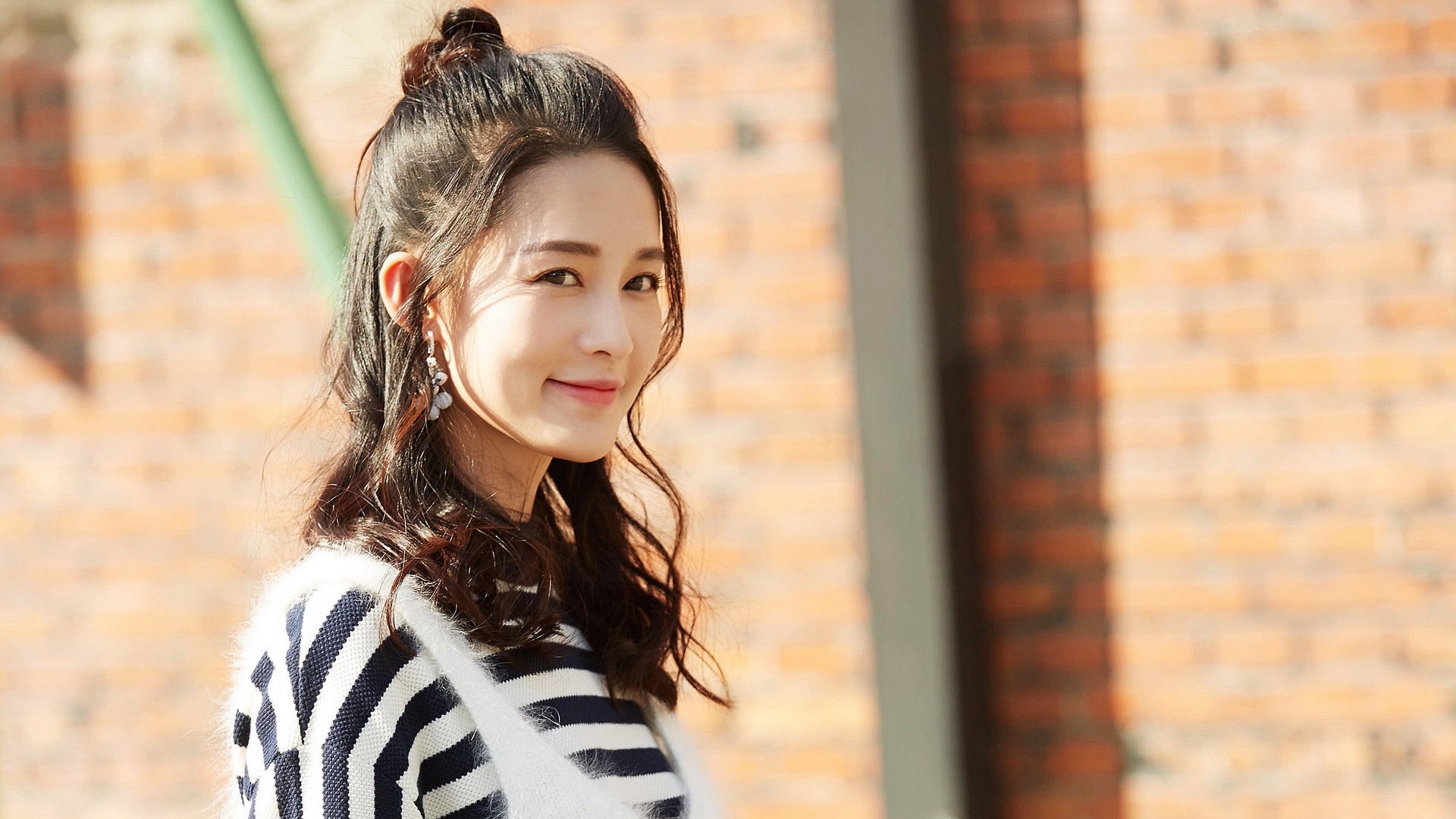 布鲁诺单场两球引爆全场,西班牙行云流水攻势连续得分压制勒沃库森